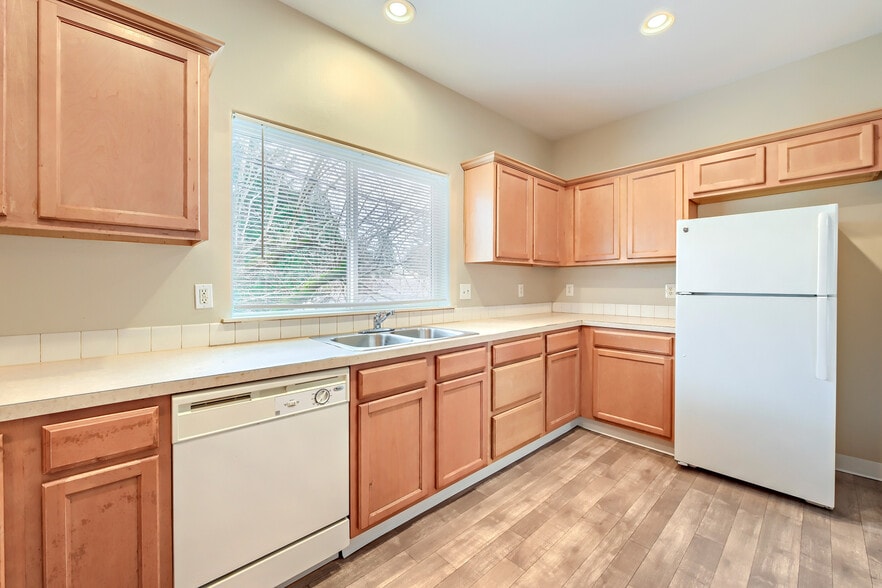 More Photos Of 8423-8451 SE Brooklyn St, Portland Apartments For Sale