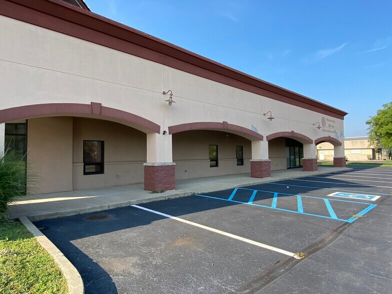 More Photos Of 2801 Bertholet Blvd, Valparaiso Office For Sale