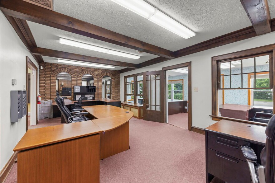 More Photos Of 16214 S Lincoln Hwy, Plainfield Office For Sale