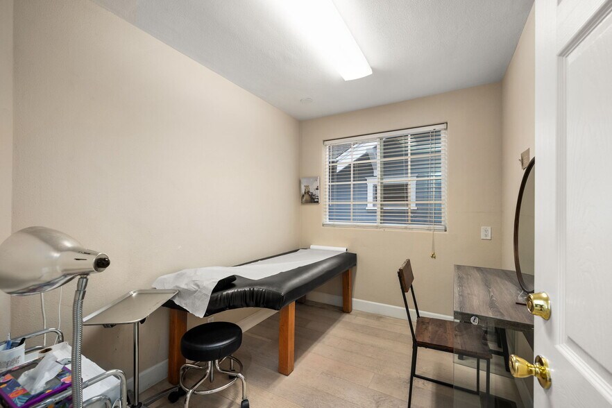 More Photos Of 607 N Anaheim Blvd, Anaheim Office For Sale