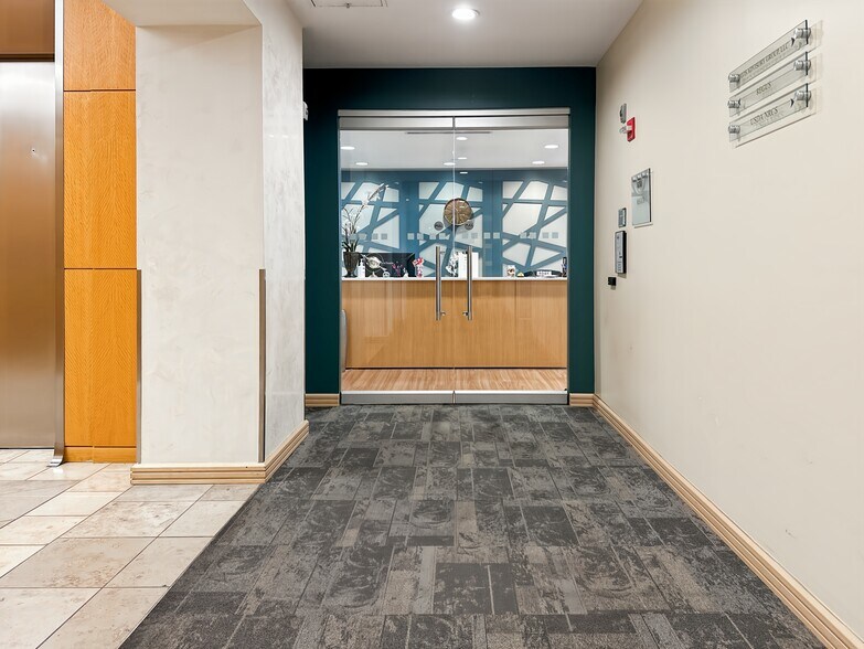 More Photos Of 100 Sun Ave NE, Albuquerque Coworking Space