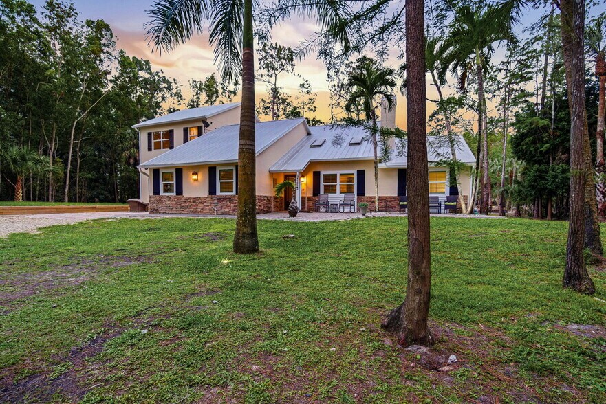 More Photos Of 4120 3rd Ave NW, Naples Apartments For Sale