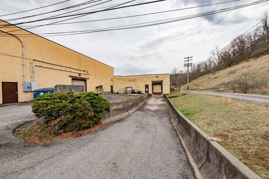 More Photos Of 902 Fairmont Rd, Westover Unknown For Lease