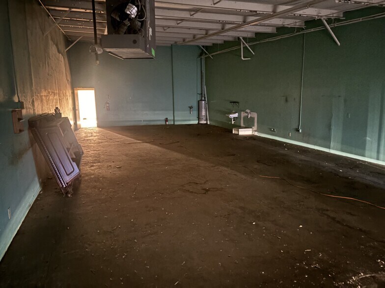 More Photos Of 5210 Pleasant View Rd, Memphis Showroom For Lease