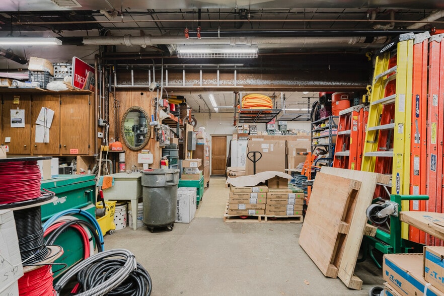 More Photos Of 11 Front St, Weymouth Office For Lease