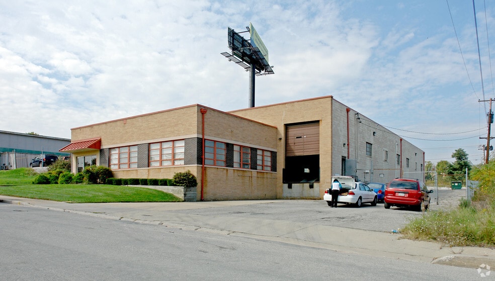More Photos Of 7112 Commercial Ave, Baltimore Warehouse For Lease
