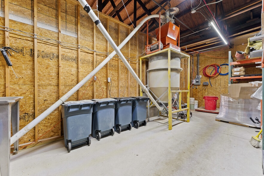 More Photos Of 237 W Main St, Williamsburg Restaurant For Sale