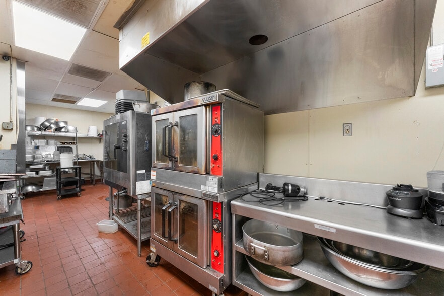 More Photos Of 7373 Comfort Inn Dr, Warrenton General Retail For Sale