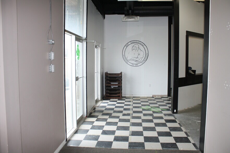 More Photos Of 5105 51 st, Drayton Valley Storefront Retail Office For Sale