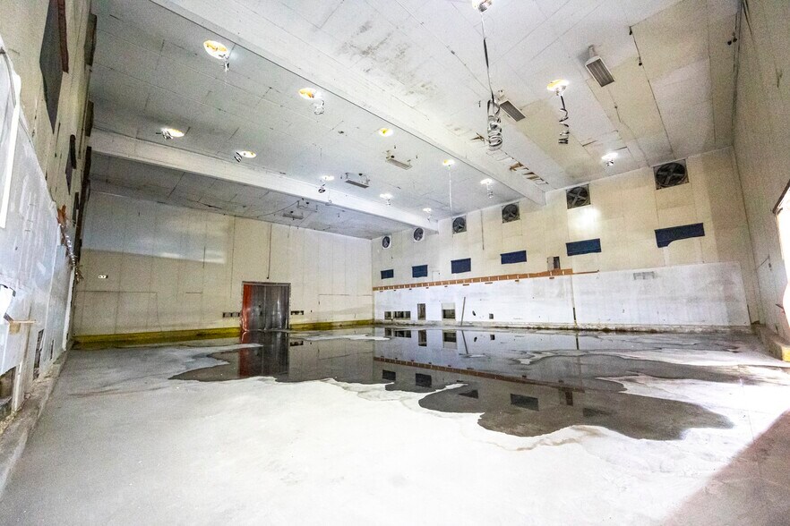 More Photos Of 200 N Uruapan Way, Dinuba Warehouse For Sale