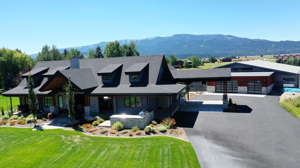 More Photos Of 872 Alpine Village Loop, Alpine Airplane Hangar For Sale