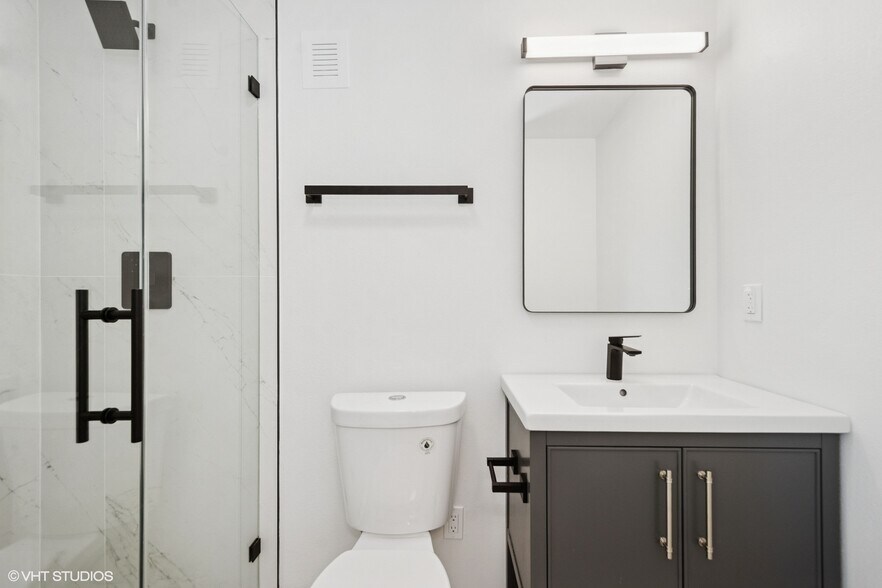 More Photos Of 2655 Bay St, Sarasota Apartments For Sale