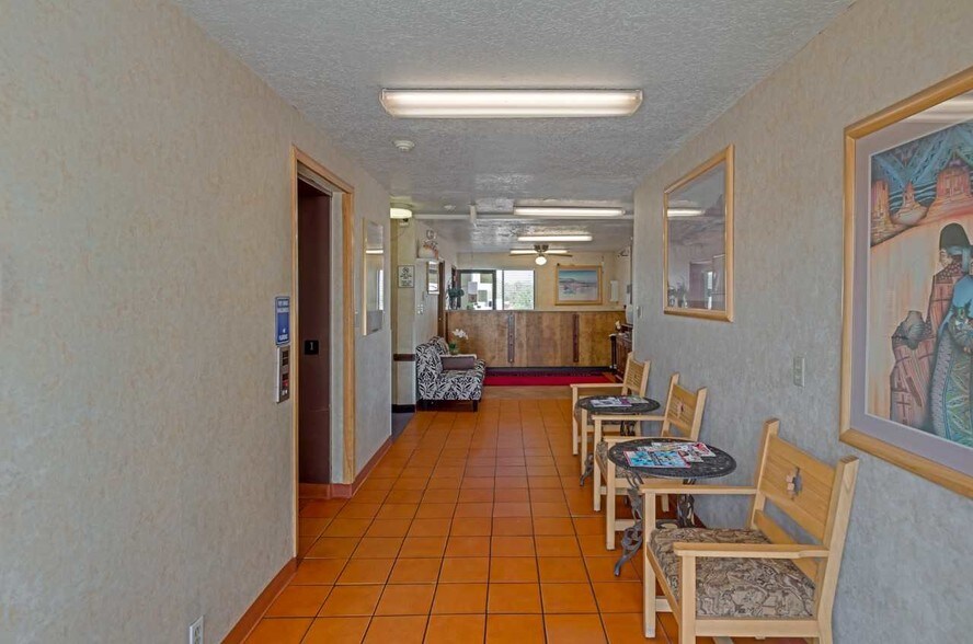 More Photos Of 1520 Candelaria Rd NE, Albuquerque Hotel For Sale