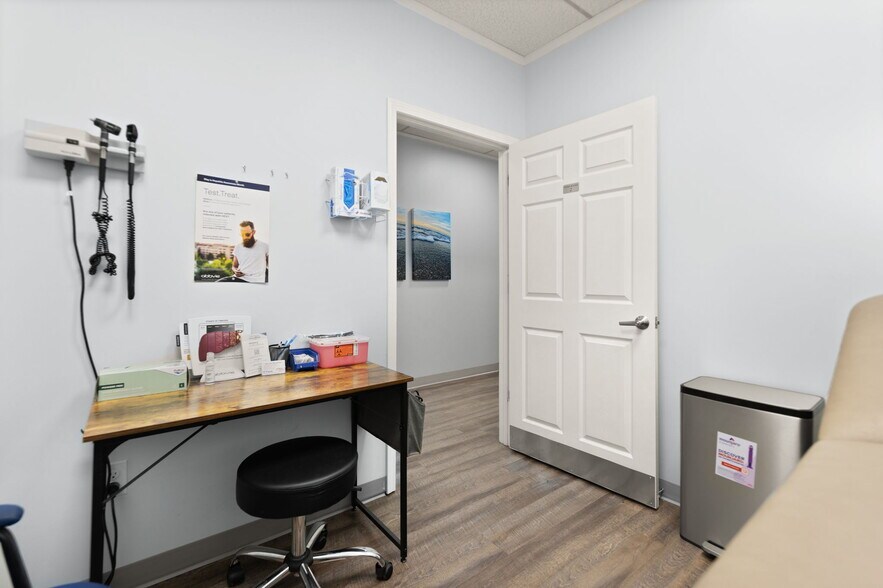 More Photos Of 725 S Main St, London Medical For Sale
