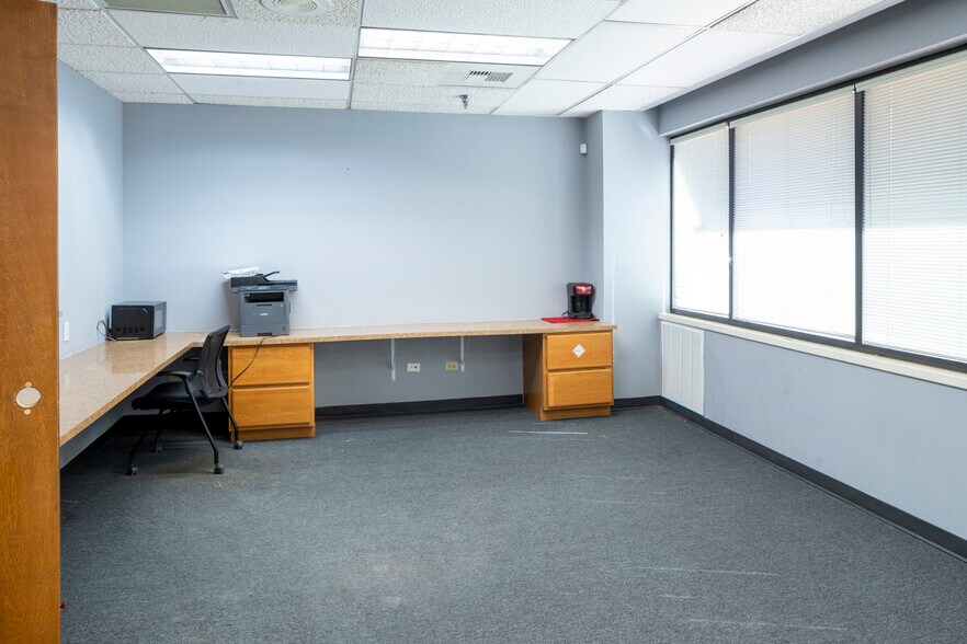 More Photos Of 14707 E 2nd Ave, Aurora Office For Lease