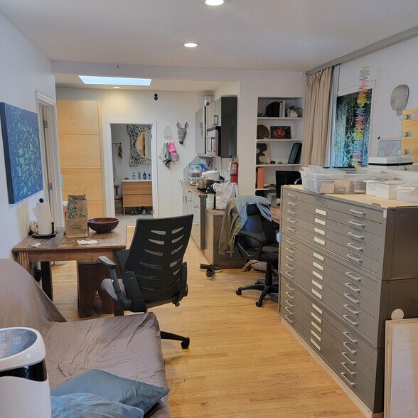 More Photos Of 5830 Adams Blvd, Culver City Showroom For Sale