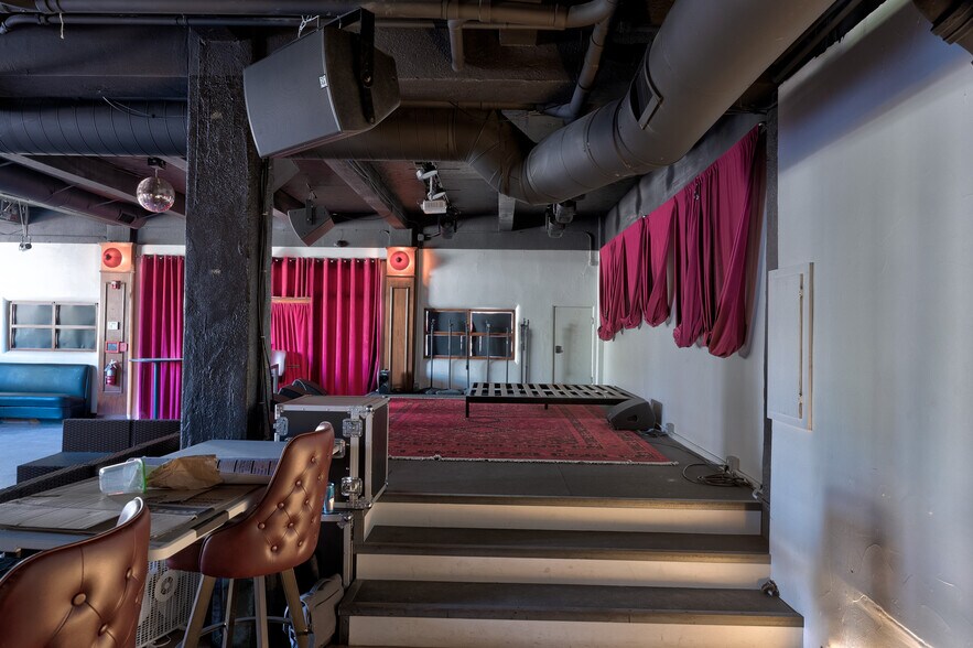 More Photos Of 369 N Palm Canyon Dr, Palm Springs Restaurant For Lease