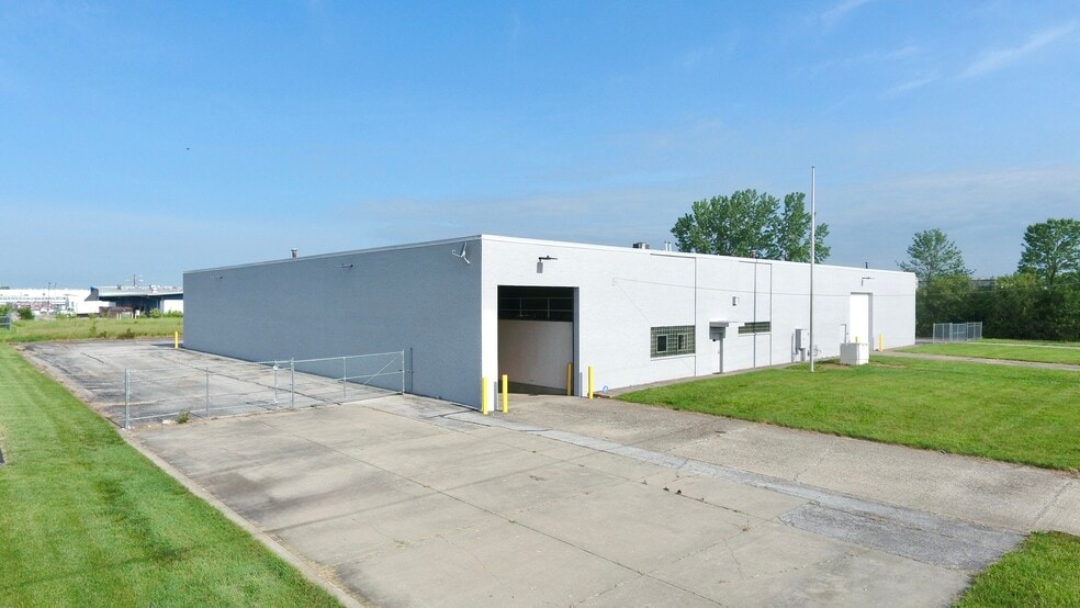 More Photos Of 1024 S Western Dr, Indianapolis Warehouse For Sale