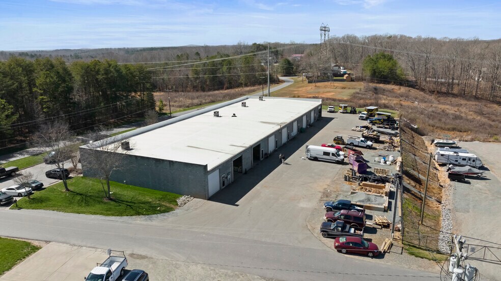 More Photos Of 7471-7473 Hagers Hollow Dr, Denver Warehouse For Lease