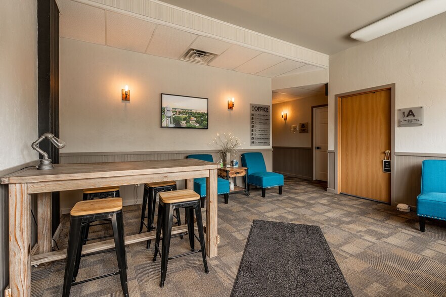 More Photos Of 140 W Main St, Winneconne Loft Creative Space For Lease