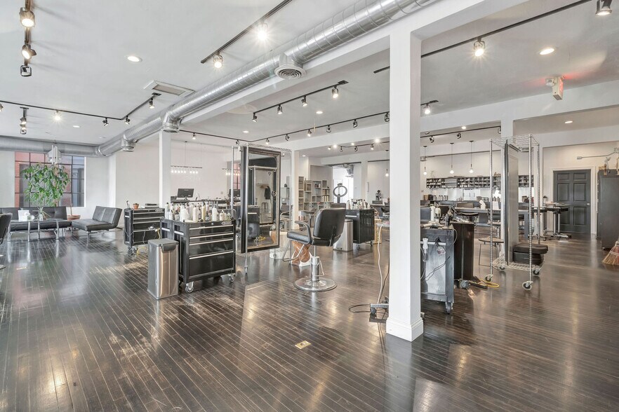 More Photos Of 6091-6095 Montgomery Rd, Cincinnati Storefront Retail Office For Lease