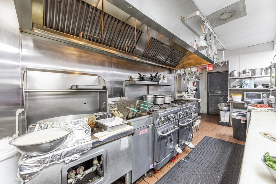 More Photos Of 4464 Montrose Blvd, Houston Specialty For Lease