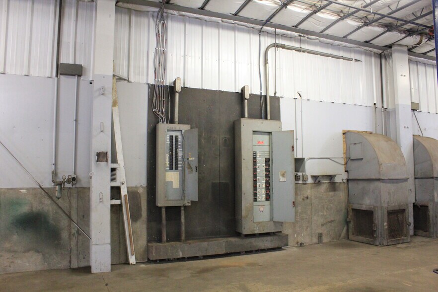 More Photos Of 4 Gator Rock Rd, Somersworth Distribution For Sale