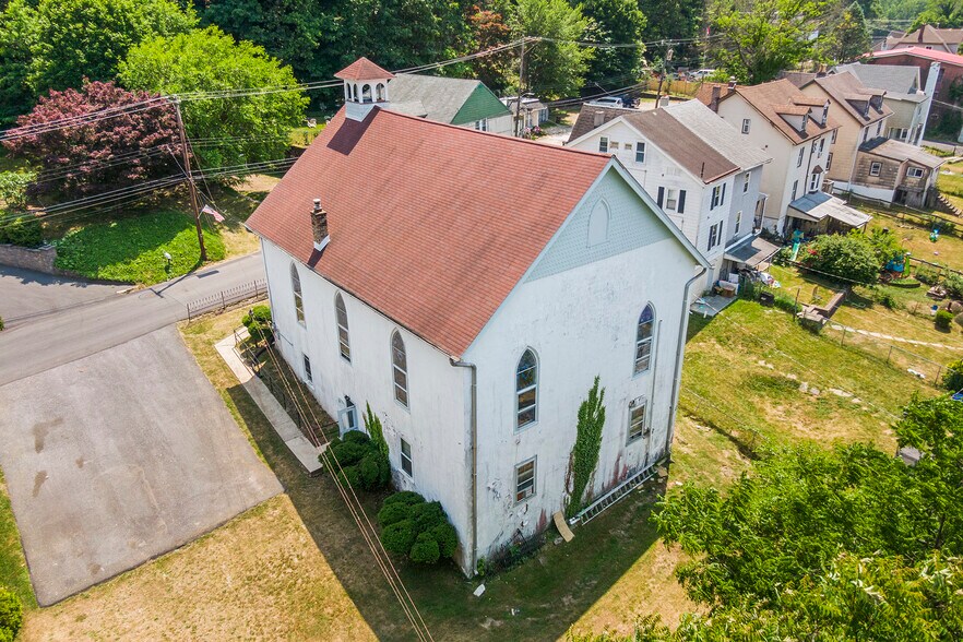 More Photos Of 2460 Mount rd, Aston Township Movie Radio TVStudio For Sale