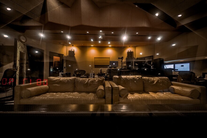 More Photos Of 3449–3453 Cahuenga Blvd W, Los Angeles Movie Radio TVStudio For Sale