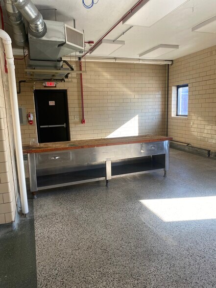 More Photos Of 319 N Wayne St, Piqua Loft Creative Space For Lease