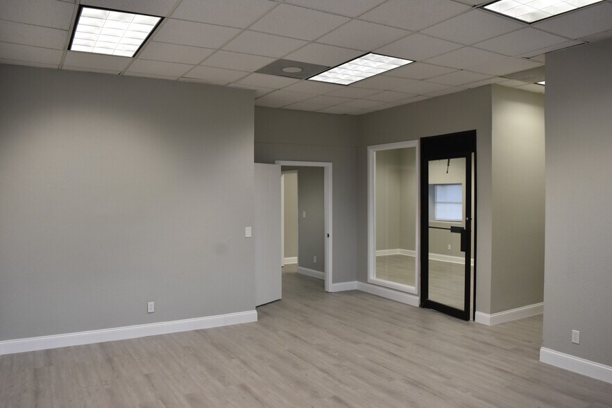 More Photos Of 7621 124th Ave N, Largo Distribution For Lease