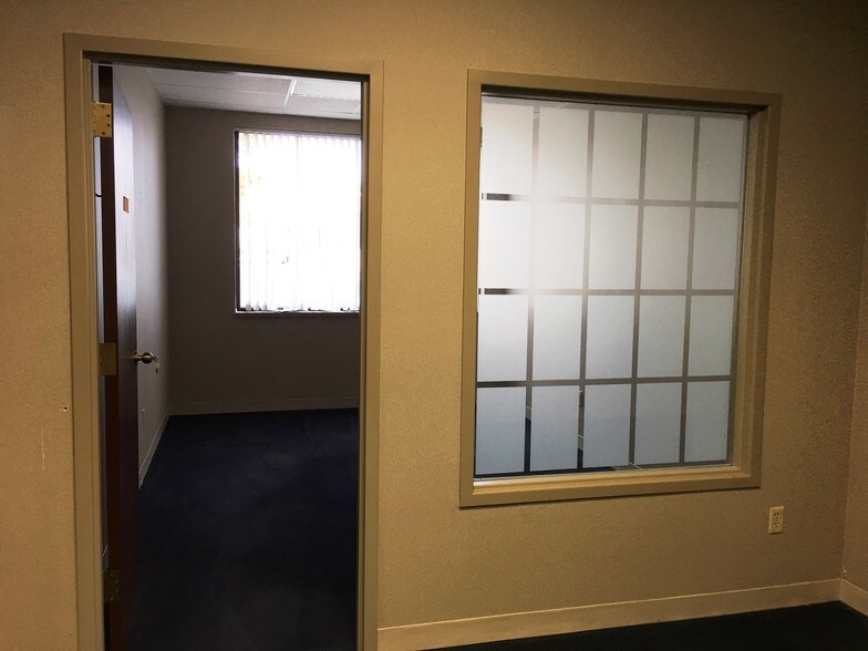 More Photos Of 1 Bronze Pointe Blvd, Swansea Office For Lease