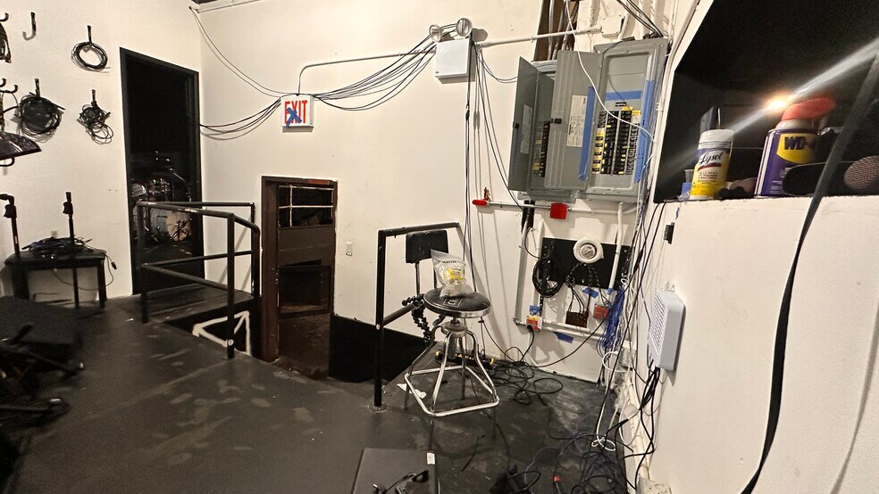 More Photos Of 361 Metropolitan Ave, Brooklyn General Retail For Lease
