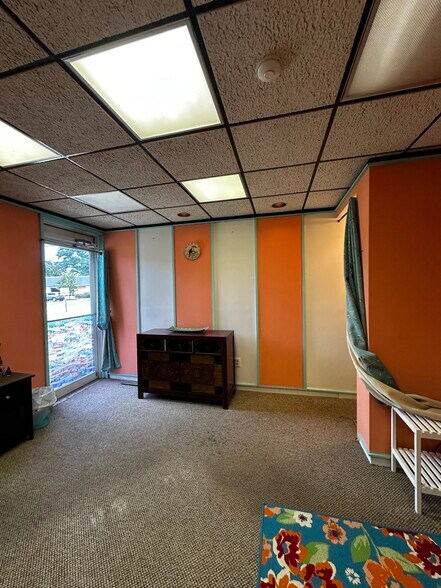 More Photos Of 910 Middle Country Rd, Selden Office For Lease