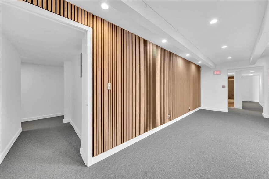 More Photos Of 500 NE 25th St, Pompano Beach Flex For Lease