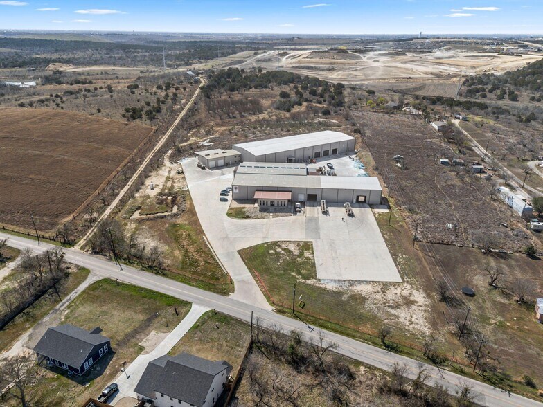 More Photos Of 800 East Watson Ln, New Braunfels Manufacturing For Lease