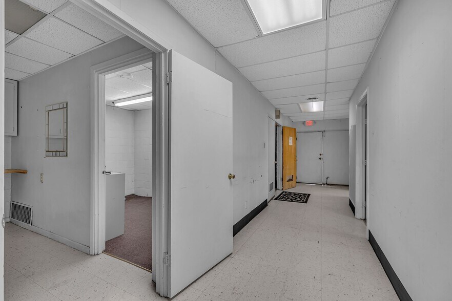 More Photos Of 5704 James Ave, Fort Worth Funeral Home For Sale