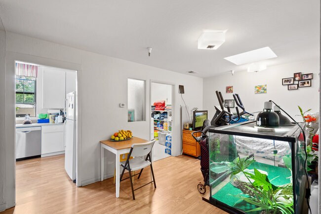 More Photos Of 241 El Camino Real, Menlo Park Storefront Retail Office For Sale