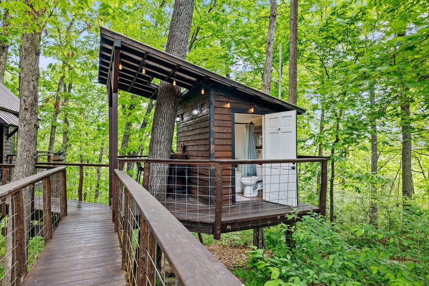 More Photos Of 22468 State Highway 112, Cassville Specialty For Sale