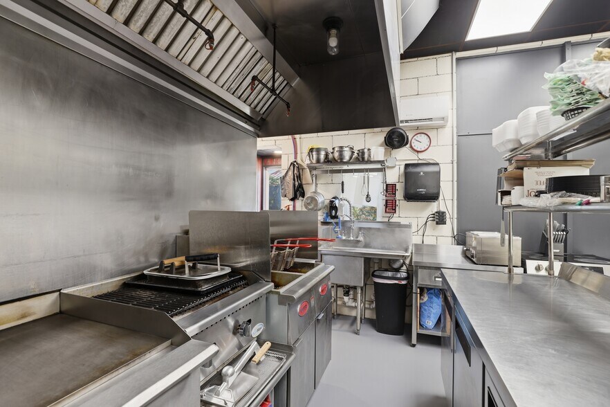 More Photos Of 112 N Chisholm Trl, Dover Restaurant For Sale