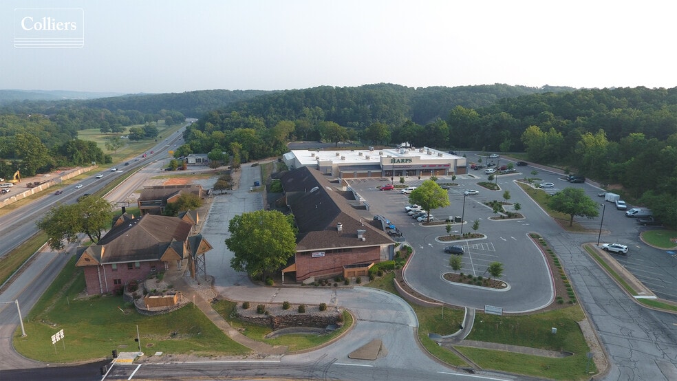 More Photos Of 408-426 Town Ctr E, Bella Vista Storefront For Lease