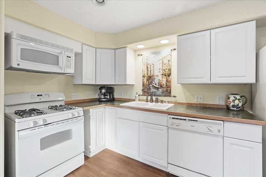 More Photos Of 198 W Marydale Ave, Soldotna Medical For Sale