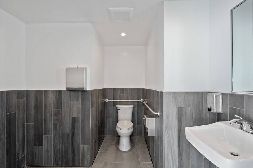 More Photos Of 2575 Flores St, San Mateo Office For Lease