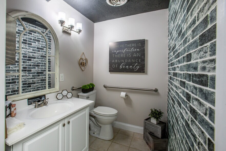 More Photos Of 1500 South St, Leesburg Storefront Retail Office For Sale