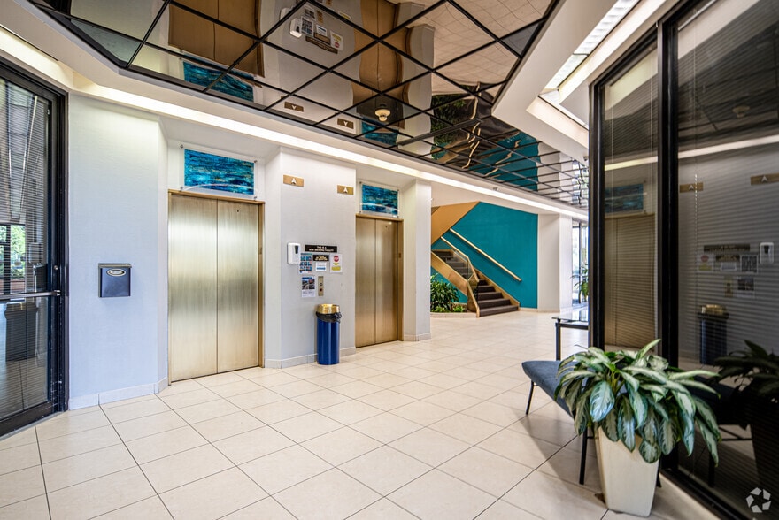 More Photos Of 2080 N State Highway 360, Grand Prairie Office Residential For Lease