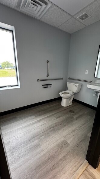 More Photos Of 1540 Genesis Dr, La Porte Service For Lease