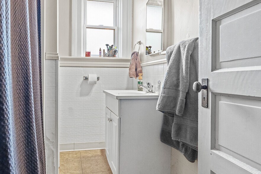 More Photos Of 203 Glamorgan St, Alliance Apartments For Sale