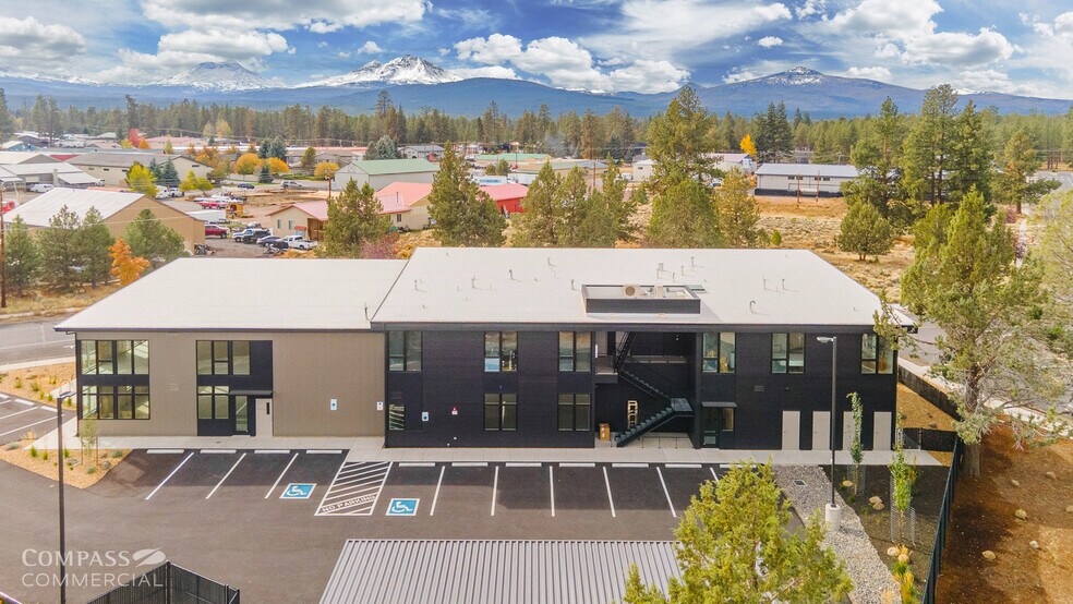 More Photos Of 100 Lundgren Mill Dr, Sisters Office For Sale