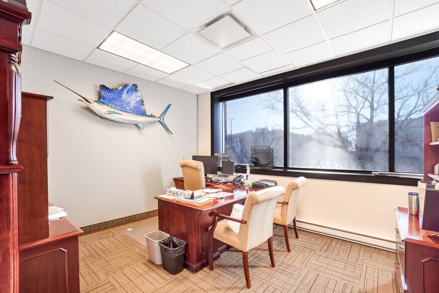 More Photos Of 8127 Boul Saint-Michel, Montréal Office For Lease