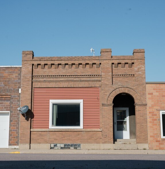 More Photos Of 435 Main St E, Trimont Flex For Sale